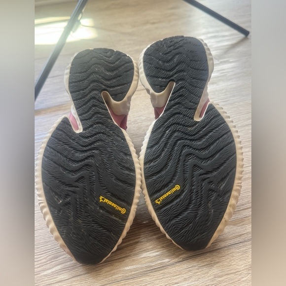 adidas Alphabounce Shoes Sneakers Beyond Maroon Women’s 8 Comfy Running Walking - Picture 2 of 6